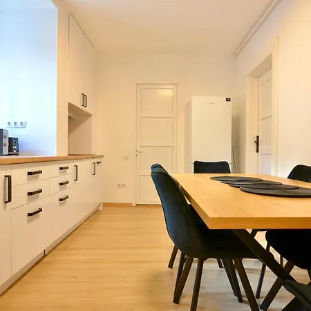 Luxurious & Spacious In The Heart Of Apartment