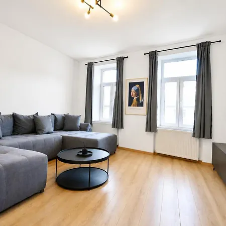 Luxurious & Spacious In The Heart Of *