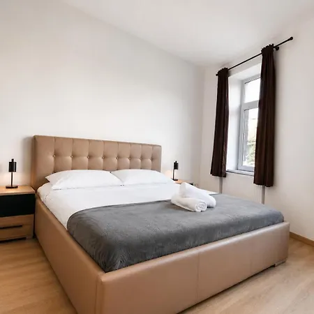 Luxurious & Spacious In The Heart Of *