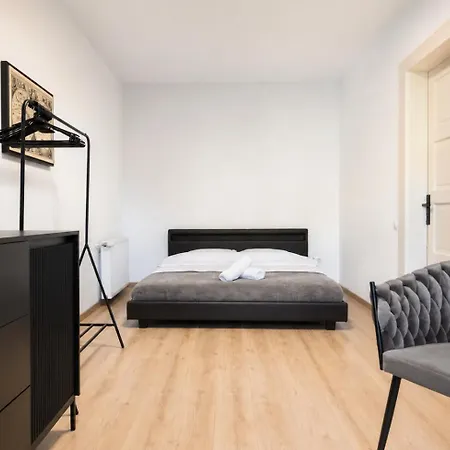 Luxurious & Spacious In The Heart Of