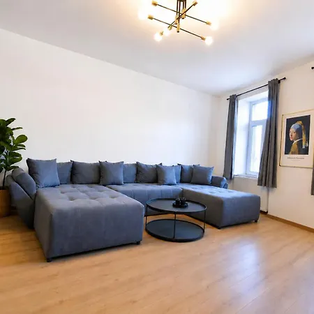 Luxurious & Spacious In The Heart Of Apartman *